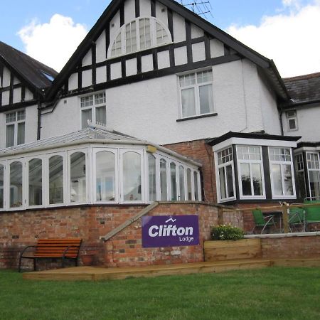 Clifton Lodge Hotel High Wycombe Extérieur photo