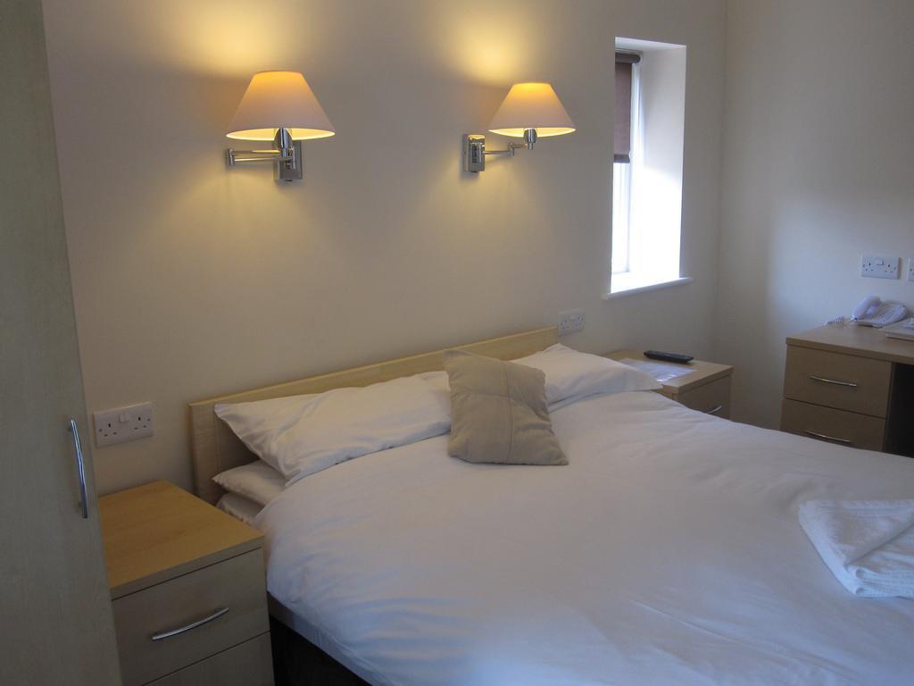 Clifton Lodge Hotel High Wycombe Extérieur photo