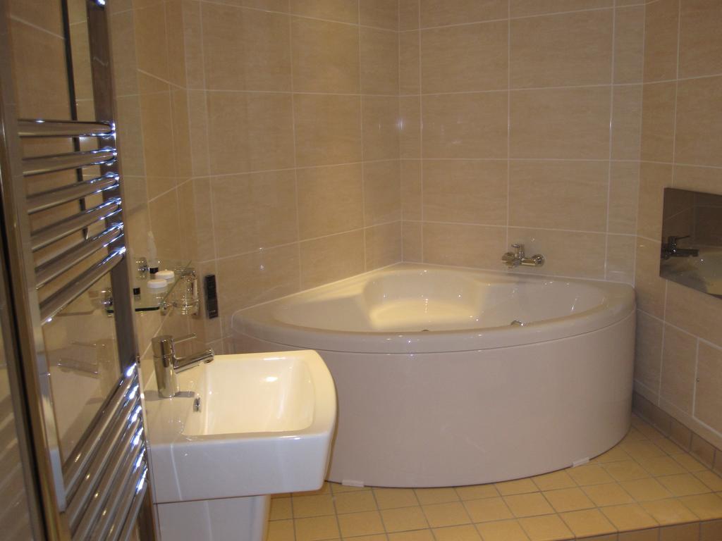 Clifton Lodge Hotel High Wycombe Extérieur photo