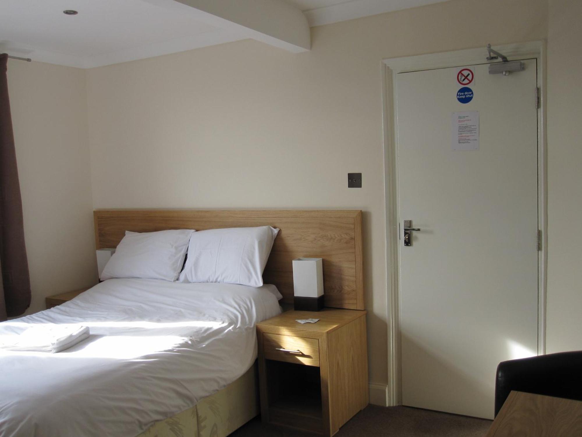 Clifton Lodge Hotel High Wycombe Extérieur photo
