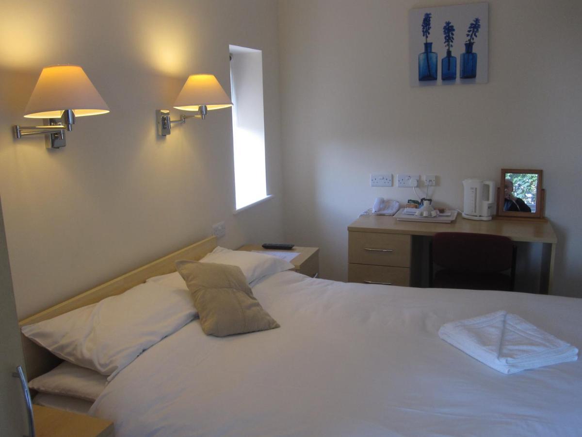 Clifton Lodge Hotel High Wycombe Extérieur photo