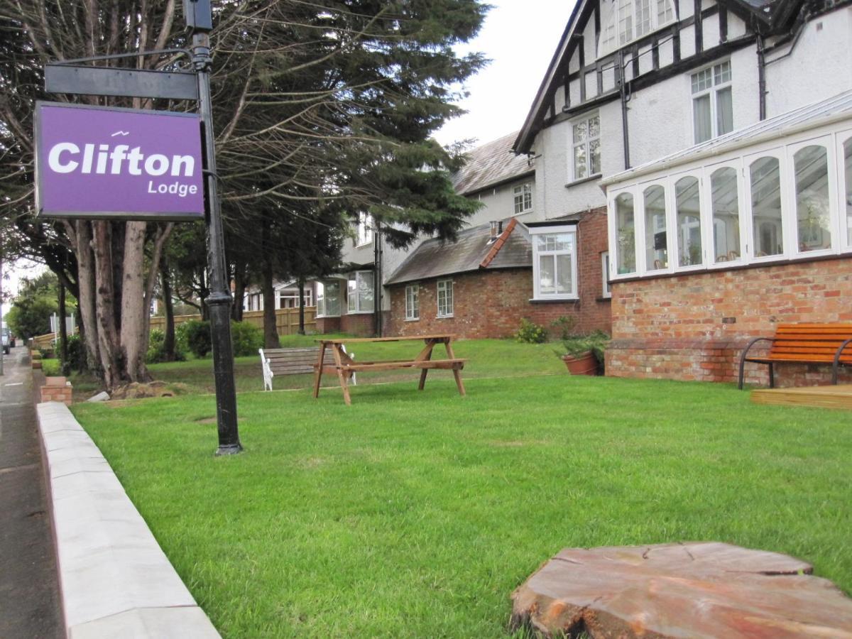 Clifton Lodge Hotel High Wycombe Extérieur photo