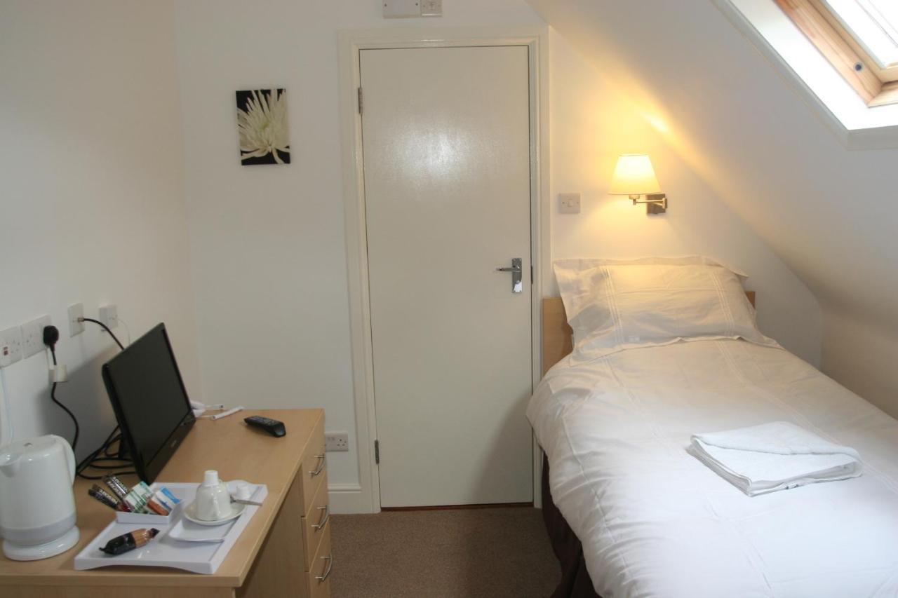 Clifton Lodge Hotel High Wycombe Extérieur photo